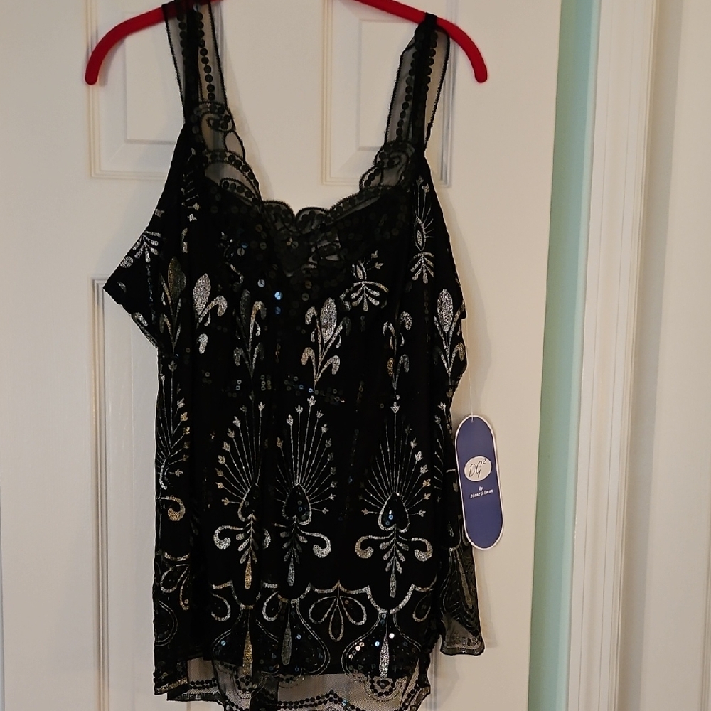 DG2 by Diane Gilman Black and White Graphic Camisole